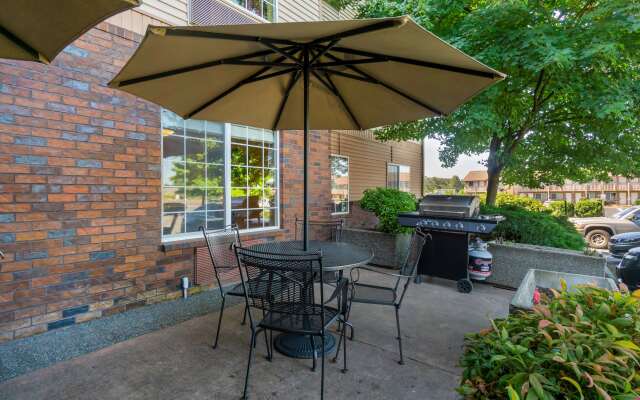 Best Western Plus Park Place Inn & Suites