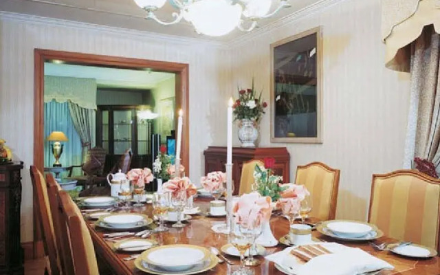 Parsian Esteghlal International Hotel
