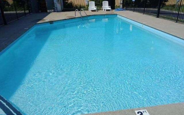 Howard Johnson by Wyndham Clarksville Tennessee