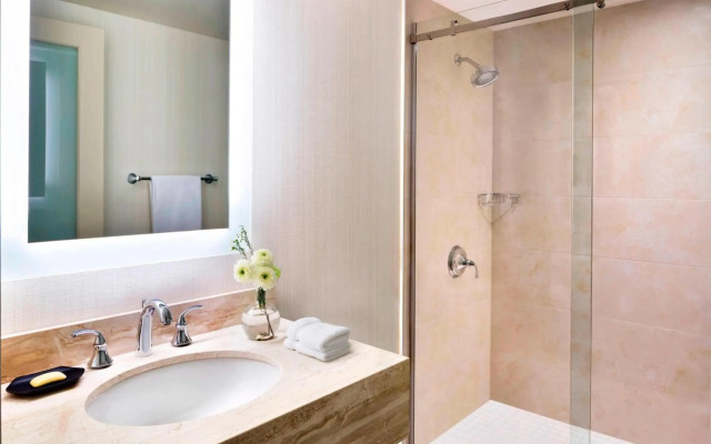 Sheraton Vancouver Wall Centre