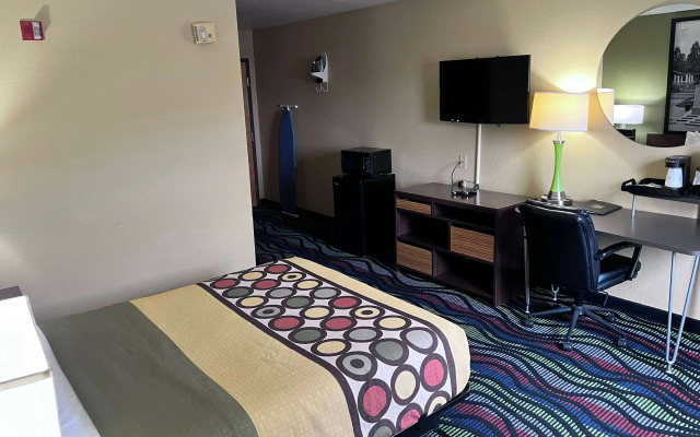 Super 8 by Wyndham Farmington