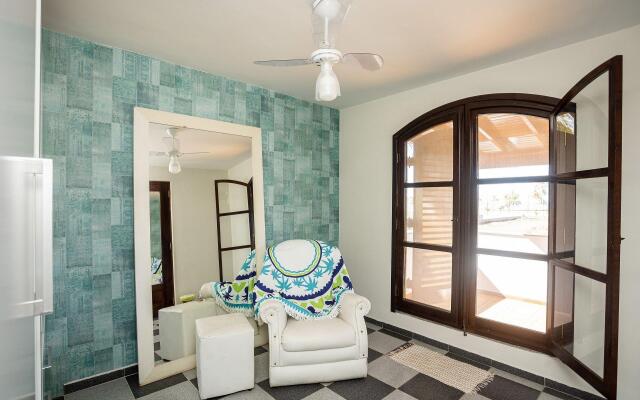 Casa com piscina e churrasqueira perto da praia