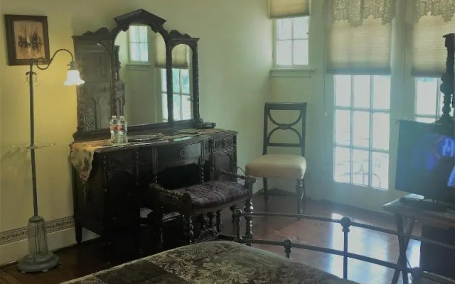 Woldert-Spence Manor