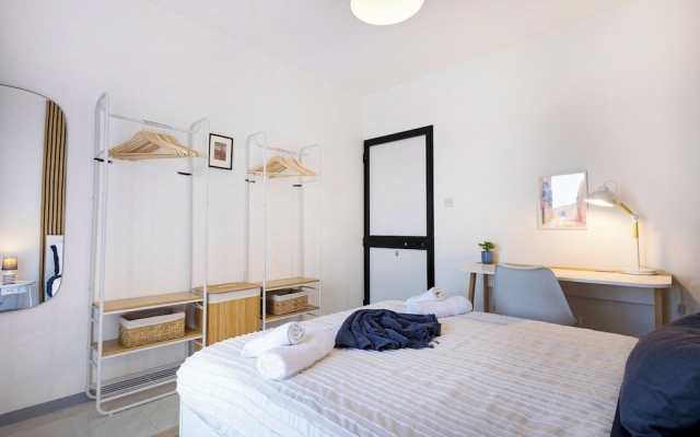 2BR Penthouse with Large Front Terrace