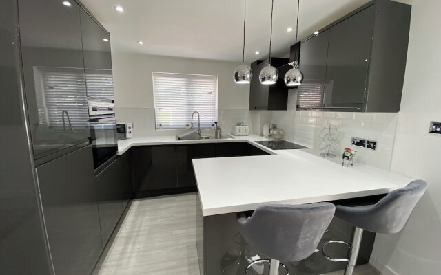 Lovely Refurbished 3-bed House in Liverpool