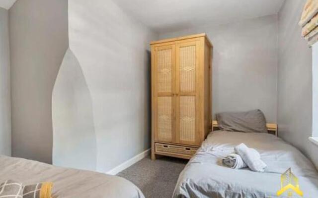 30a Peak Mews