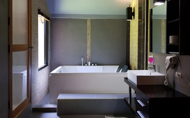 The Grace Amphawa Resort