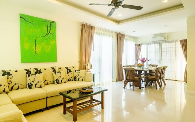 Elata House in Laguna with 3 Bedrooms
