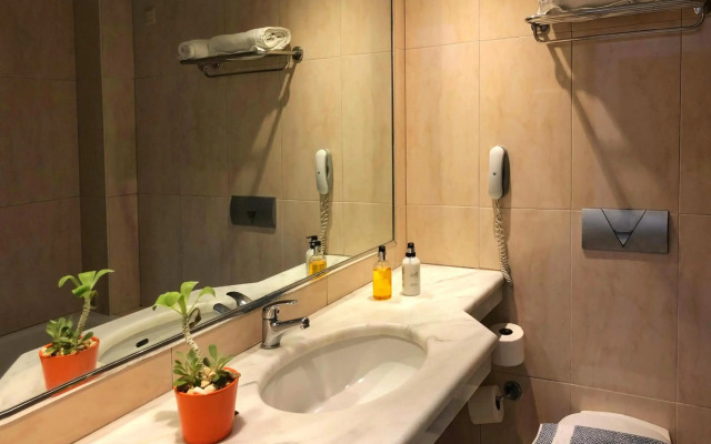 Caravel Apartment Hotel