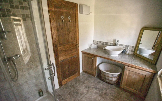 Maison de Charme Dans Domaine 17eme