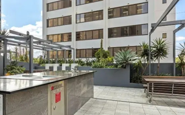 Oaks Brisbane on Felix Suites