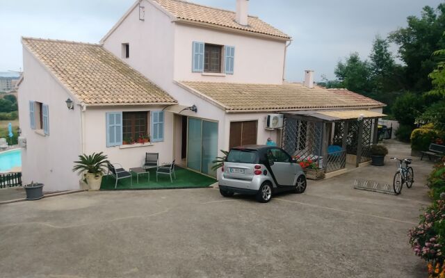 Appartement climatisé piscine mer 2km5
