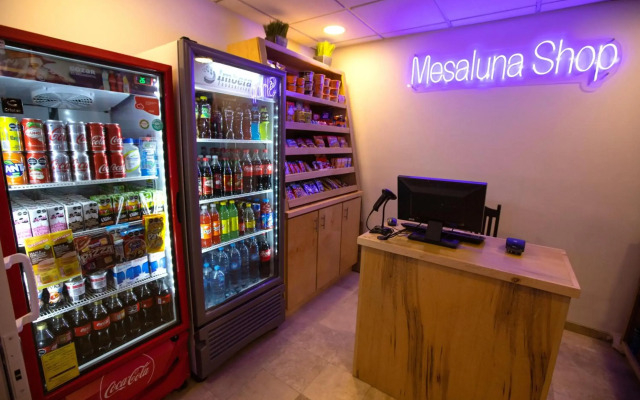 Hotel Mesaluna Near American Consulate