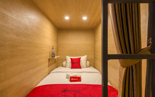 RedDoorz Hostel near Malang Train Station 3