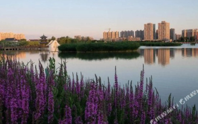 No.99 Holiday Hotel (Yinchuan Baohu Park)