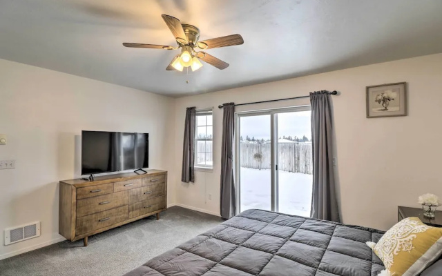 Family-friendly Columbia Falls Townhome w/ Views!
