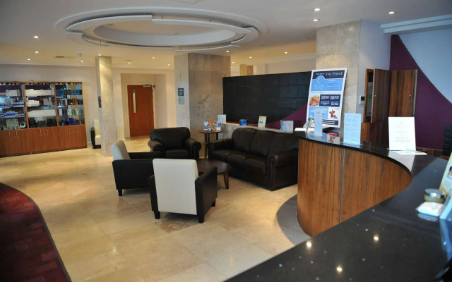 Admiralty Hotel & Restaurant