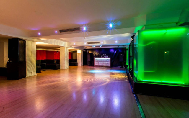 Leonardo Hotel Granada