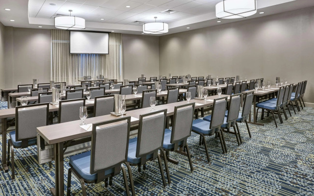 DoubleTree by Hilton Charlotte Gateway Village