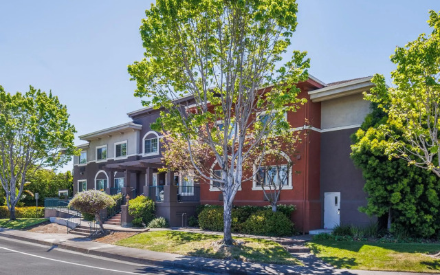 Holiday Inn Express & Suites Mountain View Silicon Valley by IHG