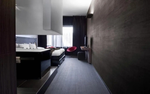 Carbon Hotel - Different Hotels