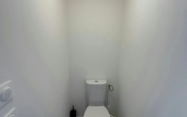 We Live In R - Suite 404