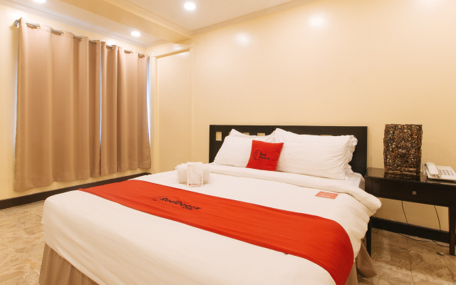 RedDoorz Premium near Greenbelt Makati