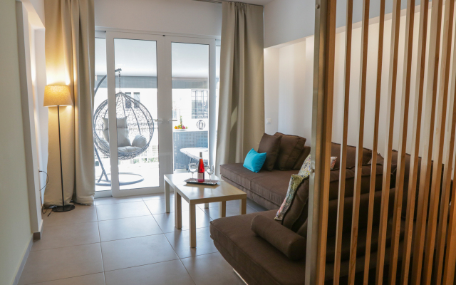 V36 Suites