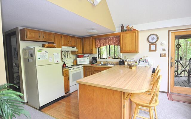 Fox Hollow - Cozy Den With a Hot Tub