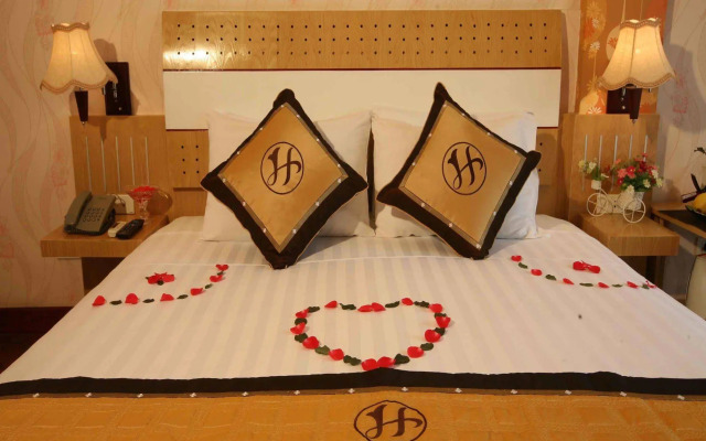 Hanoi House Hostel & Travel