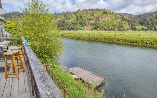 New Listing! Spacious Riverfront Gem W/ Firepit Home