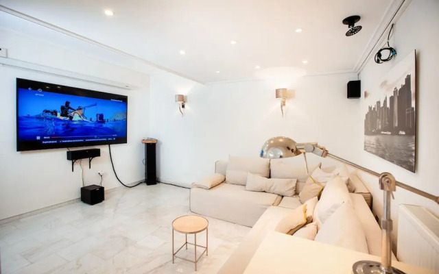 South Blue Tranquil Villa