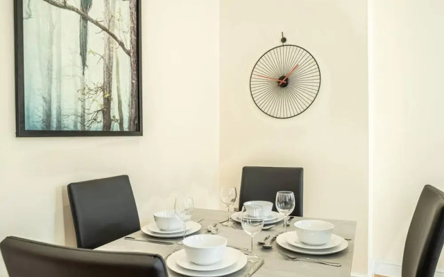 Ipswich Waterfront Serenity - City View 2BR Apt