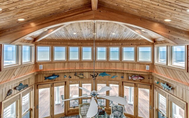 Boat House by Peace Vacations