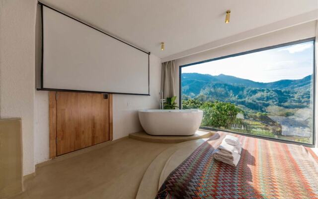 Distant Mountain Guesthouse