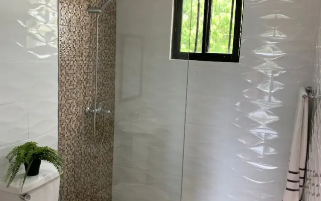 Stylish 2r-2b Apt Near the Beach and Main Street