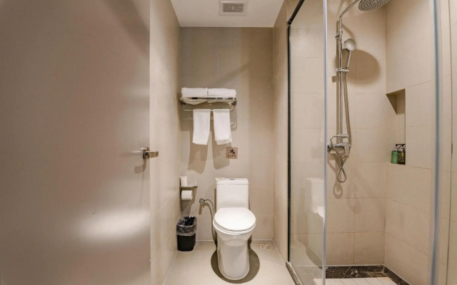 Homeinn Selected Hotel (Zhumadian High-speed Railway West Station)