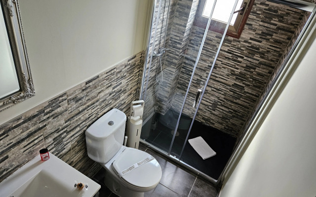 Seven Hostal & Spa