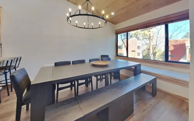 Spacious Condo with Loft, Next to Onsite Ski and Snowboard Rentals! by RedAwning