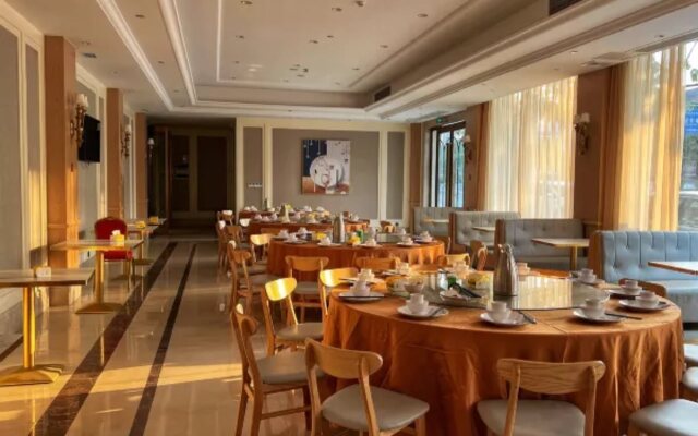 Vienna Hotel (Dongguan Wangniudun Wanghong Hub City)