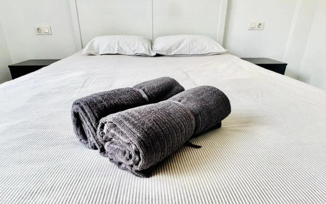 Spacious 2 BR Golden Apartment