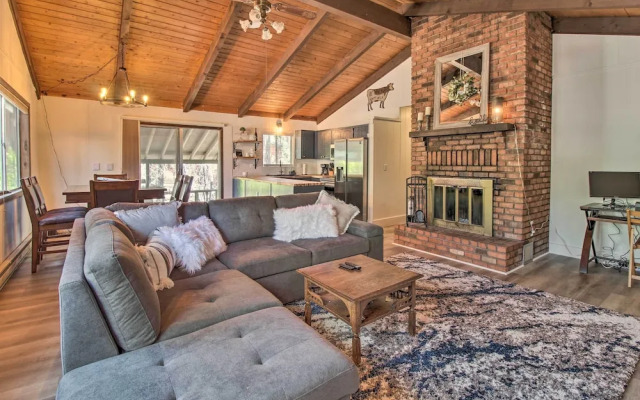 Near Hiking & Golfing: Pinetop Cabin w/ Deck