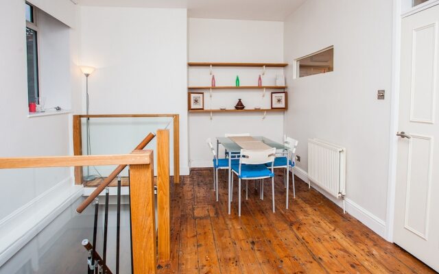 Bright &Spacious Family Home near London Bridge
