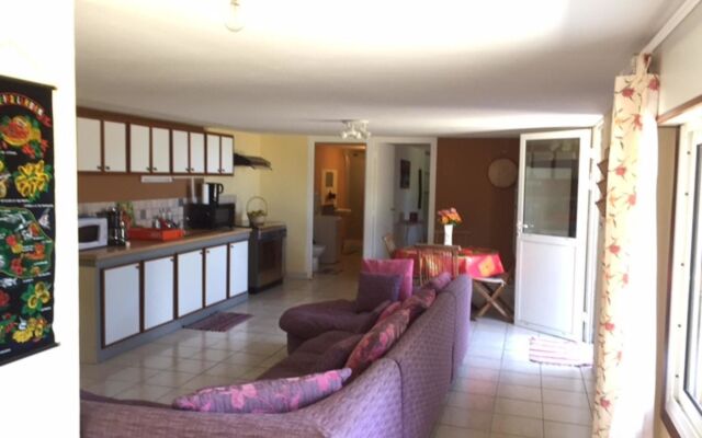 Apartment With 2 Bedrooms in Etang-salé les Hauts, With Enclosed Garde