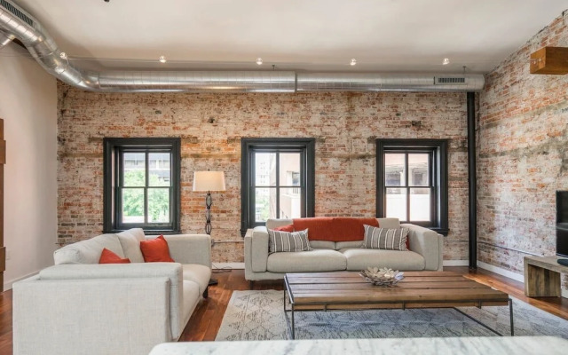 Luxurious Million-dollar Condo w/ Perfect Location