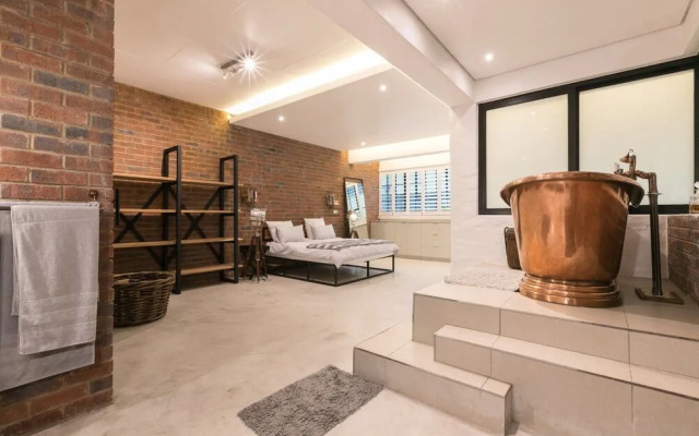 2nd Floor Fox Street Studios