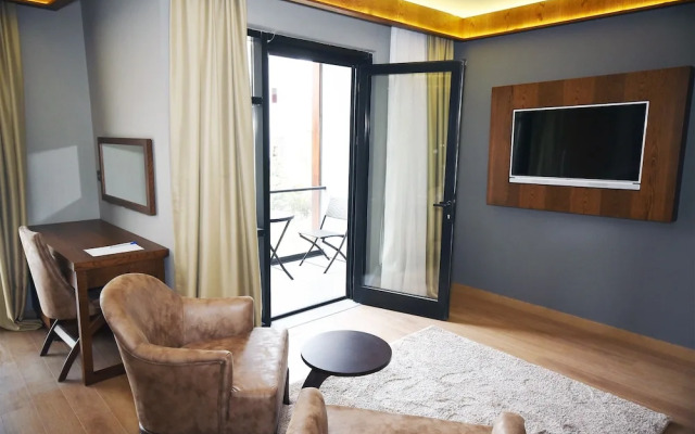 The Elegant Hotel