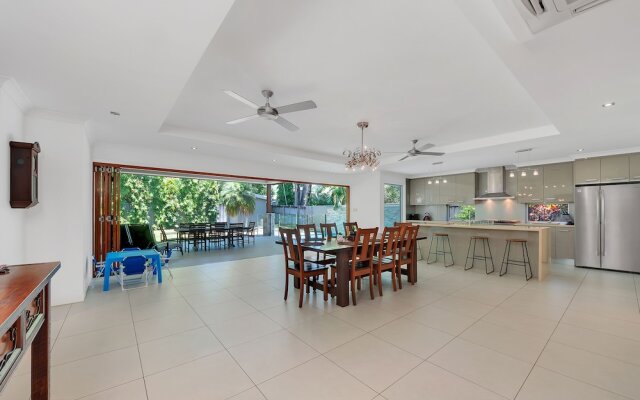 Luxury Home near Marina