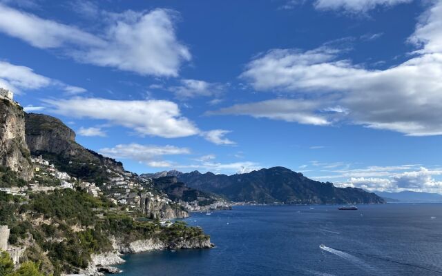 Unique Villa: sea Access. Pool, Parking, Large Terraces, Between Positano/amalfi