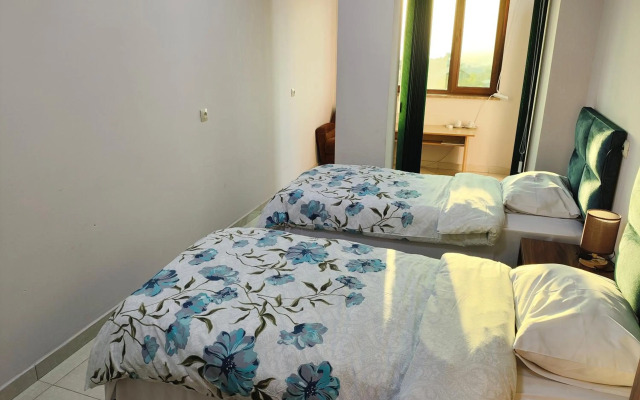 Artur's Poolside EXciting Rest house of 5 rooms